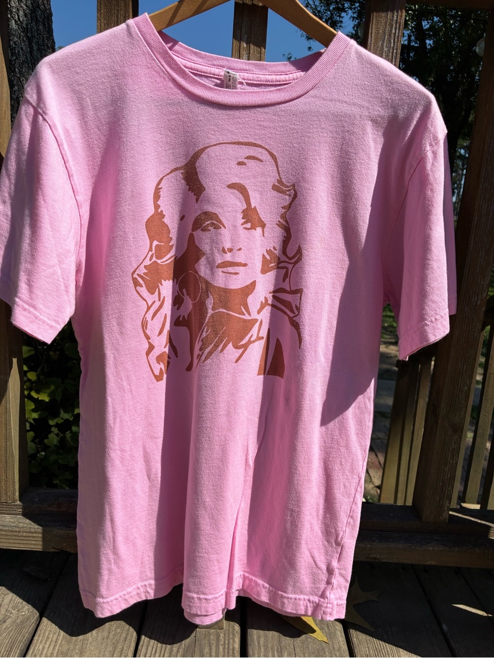 Dolly Parton T shirt Medium Soft cotton Dollywood Dolly Parton shirt Pink